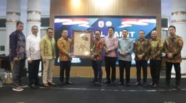 Suasana tradisi acara Kenal Pamit Komandan Kodim 0718 Pati dan Acara Tradisi Lepas Sambut Komandan Kodim 0718 Pati dari Letkol Inf Jon Young Saragi, S. Sos, M.I.P kepada Letkol Arm Timotius Berlian Yogiananto, S.E. M. Han. Acara berlangsung di Pendopo Kabupaten Pati.