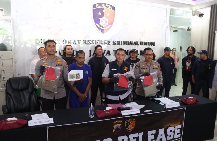 Polres Demak saat ungkap kasus pembunuhan seorang wanita.