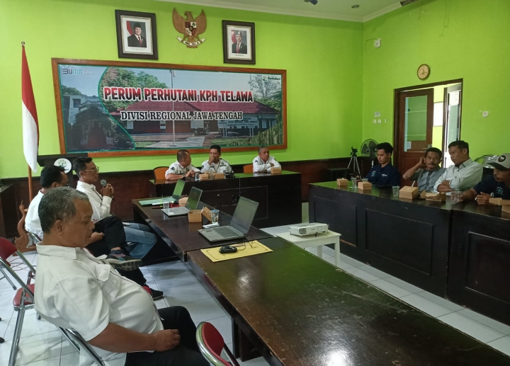 KPH Telawa saat sosialisasi Penerimaan Negara Bukan Pajak (PNBP) kepada mitra kerja sama bidang Wisata.