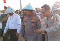 Kapolri Jenderal Listyo Sigit Prabowo, bersama Mentan/Wamentan, Menteri Kehutanan, dan Ketua Komisi IV DPR RI, saat menghadiri kegiatan penanaman jagung di kabupaten Grobogan, Jawa Tengah. Rabu (9/7/2025).