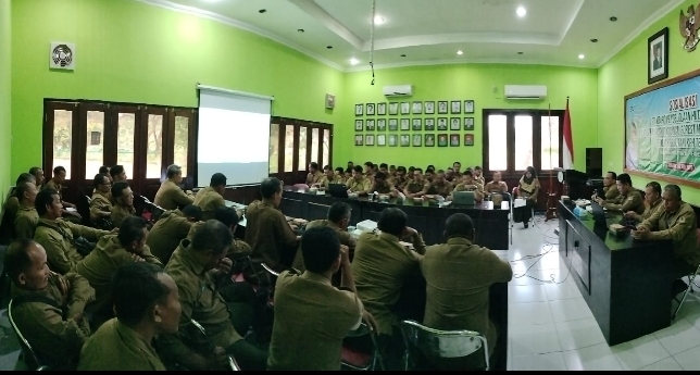 Perhutani KPH Telawa, saat sosialisasi dan penyegaran manajemen pengelolaan hutan di kantor setempat.
