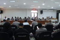 Personel Polres Jepara, saat latihan komunikasi publik.