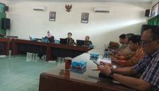 Perum Perhutani Kesatuan Pemangkuan Hutan (KPH) Telawa, saat mengikuti rapat pembahasan rencana pelaksanaan pekerjaan Pipanisasi Pengapon Boyolali di kantor Departemen Perencanaan dan Pengembangan Bisnis Jl. Cungkup Sari, Salatiga, Kecamatan Sidorejo, Kota Salatiga, pada Jumat. (11/07/2025).