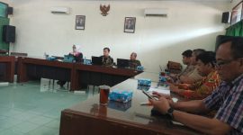Perum Perhutani Kesatuan Pemangkuan Hutan (KPH) Telawa, saat mengikuti rapat pembahasan rencana pelaksanaan pekerjaan Pipanisasi Pengapon Boyolali di kantor Departemen Perencanaan dan Pengembangan Bisnis Jl. Cungkup Sari, Salatiga, Kecamatan Sidorejo, Kota Salatiga, pada Jumat. (11/07/2025).