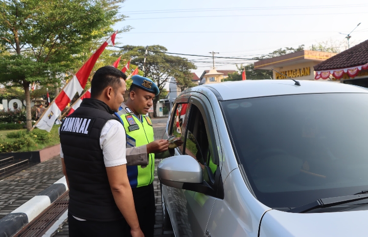Sipropam Polres Demak, saat melaksanakan Penegakan Ketertiban dan Pendisiplinan (Gaktibplin) terhadap anggota.