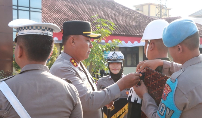 Kapolres Blora, AKBP Wawan Andi Susanto, saat upacara gelar operasi patuh candi 2025.