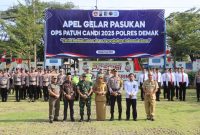 Kapolres Demak AKBP Ari Cahya Nugraha, saat foto bersama jajaran Forkopimda usai upacara gelar operasi  patuh candi 2025