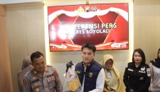 Polres Boyolali saat mengungkap kasus kekerasan terhadap anak. Nampak Kasat Reskrim AKP Joko Purwadi pimpin konferensi pers.