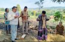 Foto: Suasana pemakaman janin yang diduga meninggal karena keguguran.