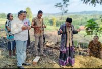 Foto: Suasana pemakaman janin yang diduga meninggal karena keguguran.