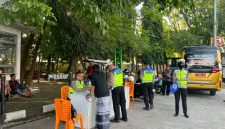 Polres Demak saat razia kendaraan bermotor roda dua dan roda empat dalam Operasi Patuh Candi 2025.