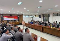 Puluhan personel Polres Jepara, saat mengikuti kegiatan pelatihan public speaking di aula Mapolres setempat, pada Kamis (17/7/2025).