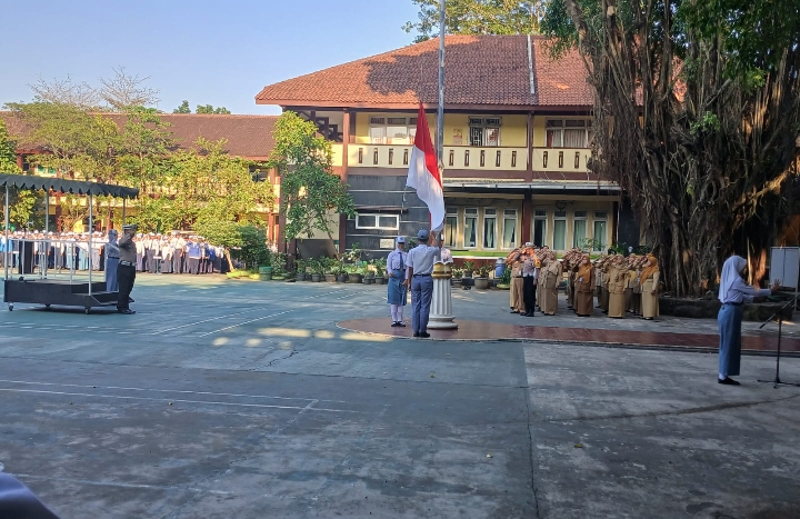 Satlantas Polres Demak, saat sosialisasi Tertib Berlalu Lintas di SMAN 2 Demak.