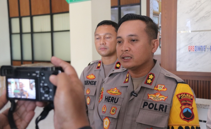 Kapolres Kudus AKBP Heru Dwi Purnomo, saat ungkap praktik perjudian.