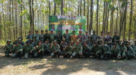 Para peserta apel siaga saat foto bersama usai kegiatan.