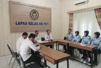 Kalapas Suprihadi, saat memberikan pengarahan kepada 4 taruna Poltekpin.