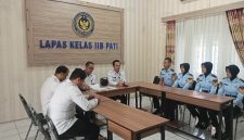 Kalapas Suprihadi, saat memberikan pengarahan kepada 4 taruna Poltekpin.