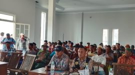 Suasana aksi protes warga masyarakat desa Kedungmutih Kec. Wedung, Kab. Demak.