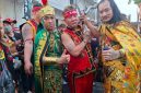 Para Tatung saat menunjukan atraksi layaknya debus pada Festival Budaya menyambut 620 tahun kedatangan Laksamana Cheng Ho di Semarang.