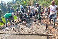 Kegiatan pembangunan betonisasi TMMD Sengkuyung Tahap III, di Desa Sentul, Kec. Cluwak, Kab. Pati, hari ke 5 telah mencapai 16 persen atau 100, 8 meter.