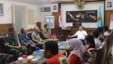 Bupati Pati Sudewo saat bahas pertanian ramah lingkungan bersama Kodim Pati.