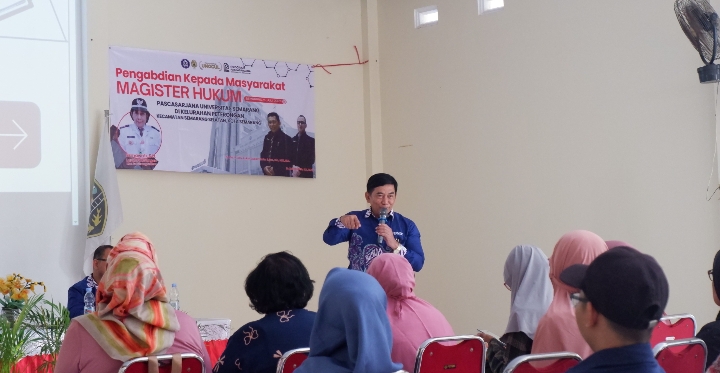 Dr. Drs. Adv. Kukuh Sudarmanto, B.A., S.Sos., S.H., M.H., M.M., saat memberikan pemahaman hukum tentang jerat hukum parkir sembarangan di depan rumah tetangga di balai Kelurahan Peterongan, Semarang Selatan, Kota Semarang.