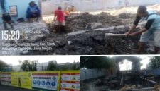 Lokasi rehabilitasi pembangunan perluasan gedung pengujian kendaraan bermotor Dishub Grobogan. Nampak para pekerja proyek tak mengenakan K3, sementara di pagar proyek terpampang jelas kewajiban mengenakan K3.