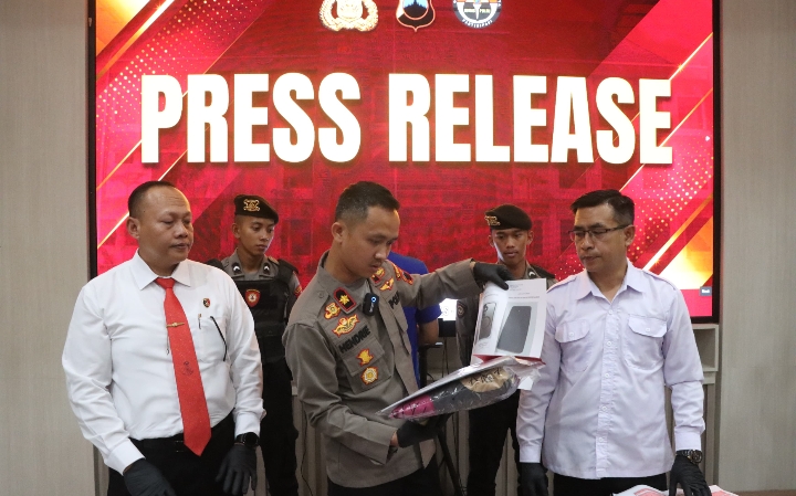 Polres Demak saat ungkap kasus perzinahan dan pemerasan oknum Kades.