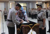 Kapolres Demak, AKBP Ari Cahya Nugraha, saat pimpin Sertijab 9 perwira.