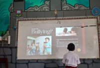 Antusiasme siswa SD Negeri 02 Piyanggang saat mengikuti sesi sosialisasi Anti-Bullying yang digelar oleh mahasiswa KKN UIN Walisongo.