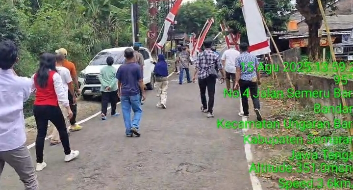 Warga Suwakul Bandarjo, Ungaran Barat, Kabupaten Semarang, saat kumpul di area lahan yang diduga milik ahli waris Ponco Asmoro.
