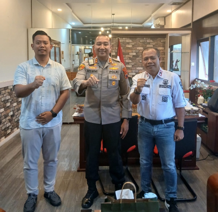 Dari kanan, Waka Adm Perhutani KPH Telawa Pirmansyah, Kapolres Boyolali AKBP Rosyid Hartanto, SH, SIK, MH, didampingi Kasat Reskrim Polres Boyolali AKP Indrawan Wira.