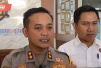 Kapolres Kudus AKBP Heru Dwi Purnomo, saat memberikan keterangan terkait dugaan penyelewengan dana APBDes Desa Cendono, Kec. Dawe, Kab. Kudus. (27/8/2025).