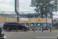 Bangunan rumah makan diduga mangkrak setahun.