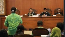 Suasana pertemuan antara para petani tebu dengan anggota DPRD Blora, membahas keluhan petani tebu.
