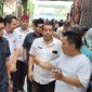 Ketua Komisi II DPRD Kabupaten Tegal, M. Alfian Adipradana, saat menampung aspirasi pedagang pasar tradisional Margasari.