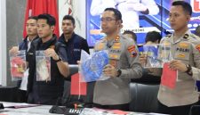Kapolres Tegal AKBP Bayu Prasatyo, S.H., S.I.K., M.H. saat ungkap kasus pencurian dengan pemberatan.