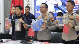 Kapolres Tegal AKBP Bayu Prasatyo, S.H., S.I.K., M.H. saat ungkap kasus pencurian dengan pemberatan.