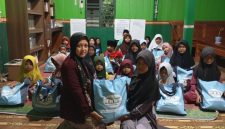 Ponpes Sapu Jagad Nusantara, Kec.Penawangan, Grobogan, saat menerima paket sembako dari Mas Gibran.