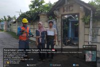 Fifi bersama pihak PLN