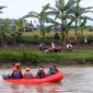 Tim BPBD Demak saat melakukan pencarian.