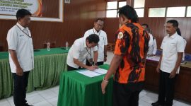 Foto: Serah terima bantuan TJSL perbaikan mushola Hajar Aswad Pemuda Pancasila cabang Blora. Senin (17/11/2025).