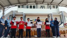 Para siswa SMP 2 Gebog Kudus, saat merayakan ultah sekolahnya yang ke 40.