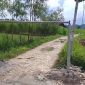 Foto: Akses jalan usaha tani atau jalan umum nampak di portal.
