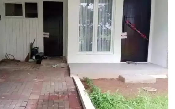 Rumah milik Kajari Kabupaten Bekasi Eddy Sumarman, turut disegel KPK.