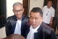 Hotman Paris Hutapea, pengacara kedua terdakwa Bos Sritex, saat diwawancara wartawan. Senin (22/12/2025).