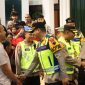 Kapolres Jepara, AKBP Erick Budi Santoso, saat turun langsung ke gereja, pastikan perayaan hari natal berjalan lancar dan kondusif.