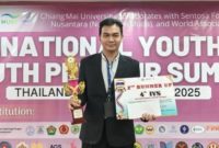 Foto: Hendri Kusuma, mahasiswa S1 Manajemen Universitas Semarang angkatan 2022, peraih 2nd Runner Up International Youth Summit kategori Business Plan di Thailand.