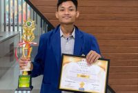 Foto: Moh Yunus, saat meraih Juara 1 Lomba Essay Law Fest Unwahas.
