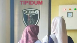 Foto: Pelapor kedua dugaan pemalsuan dokumen BPJS Ketenagakerjaan, saat mendatangi kantor Polres Blora. Jumat (26/12/2025).